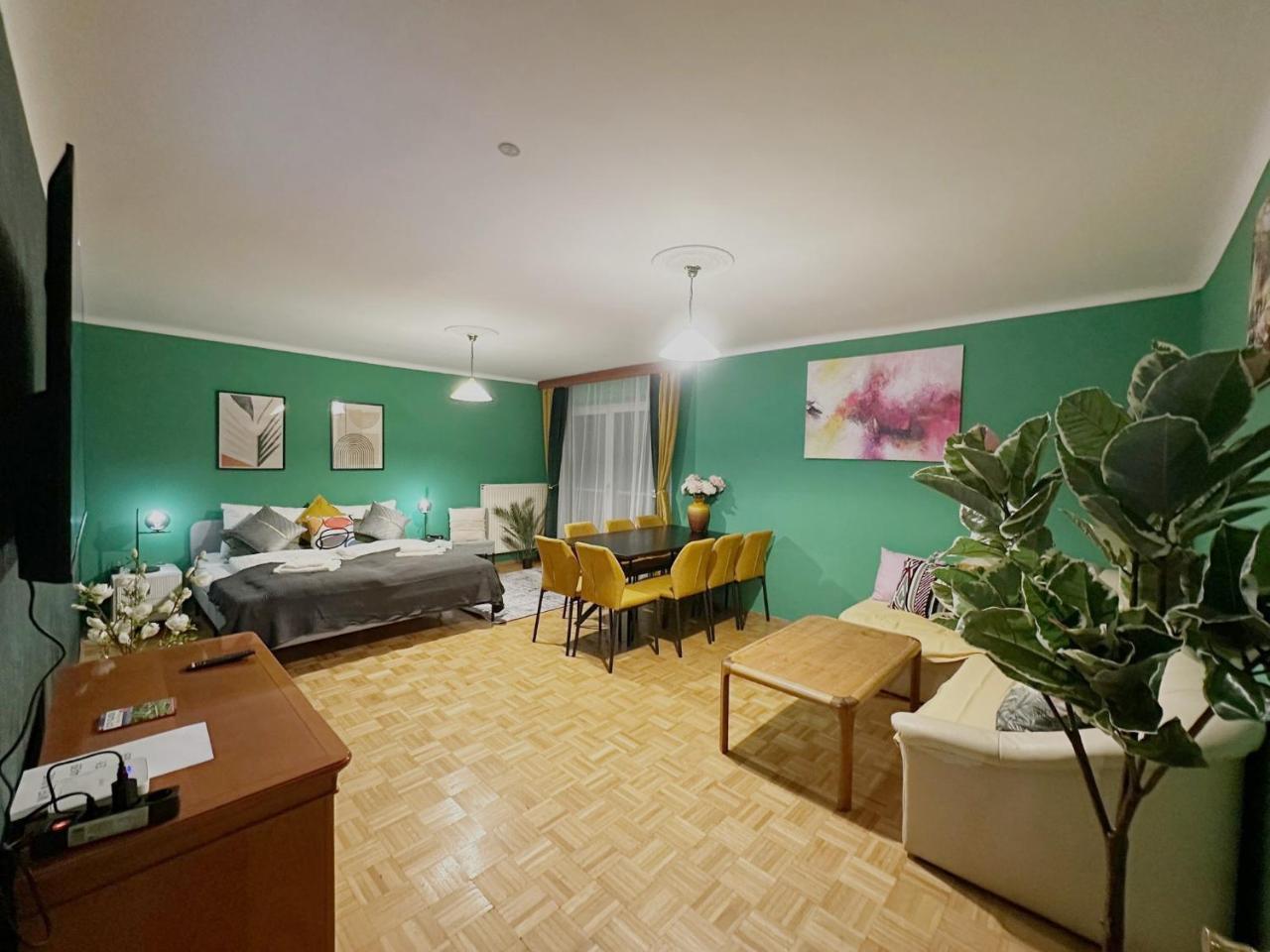 3 Room Apartment 1 Minute From U-bahn U4