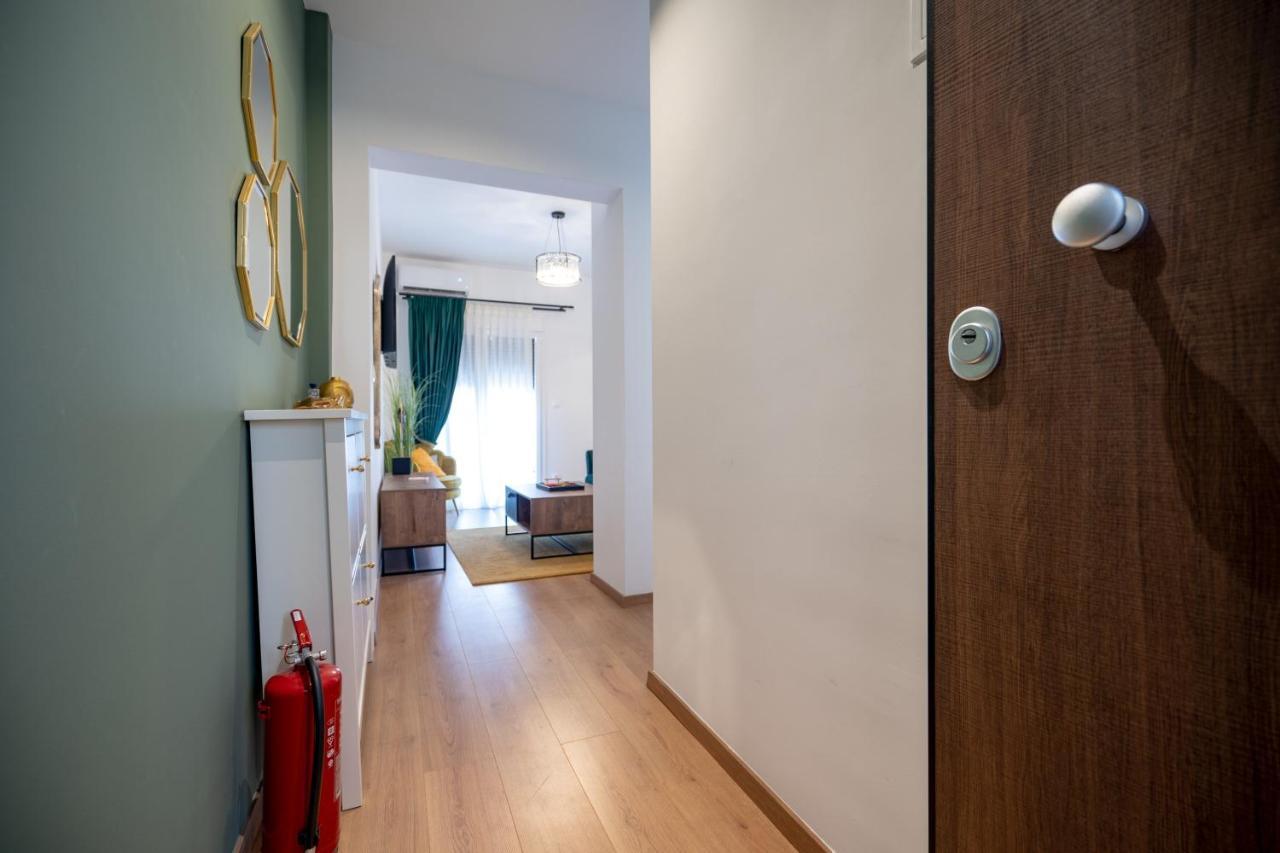 Stylish Metaxourgio 3 Pers Apart