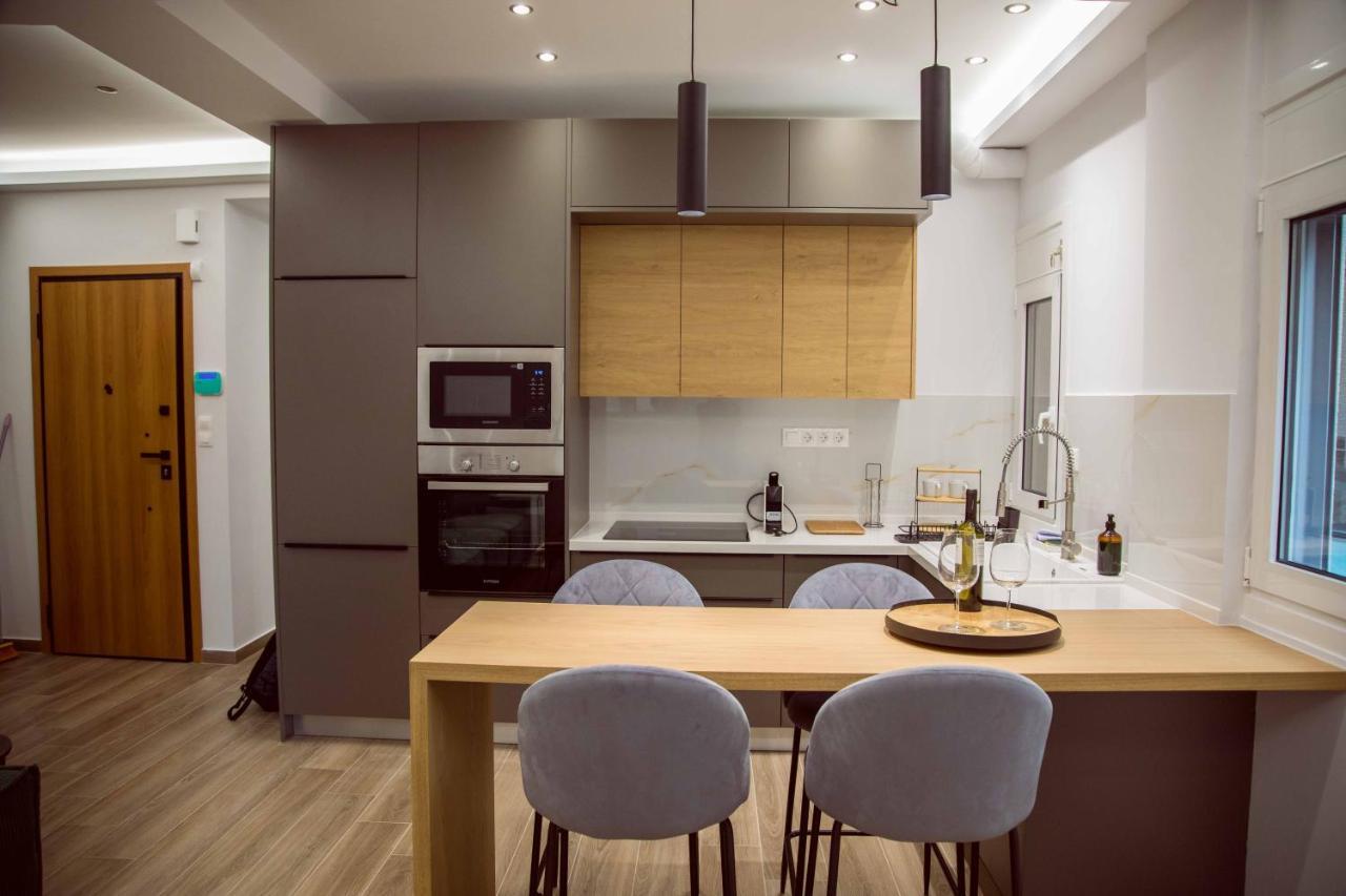 Chic & Modern Thissios Apartment