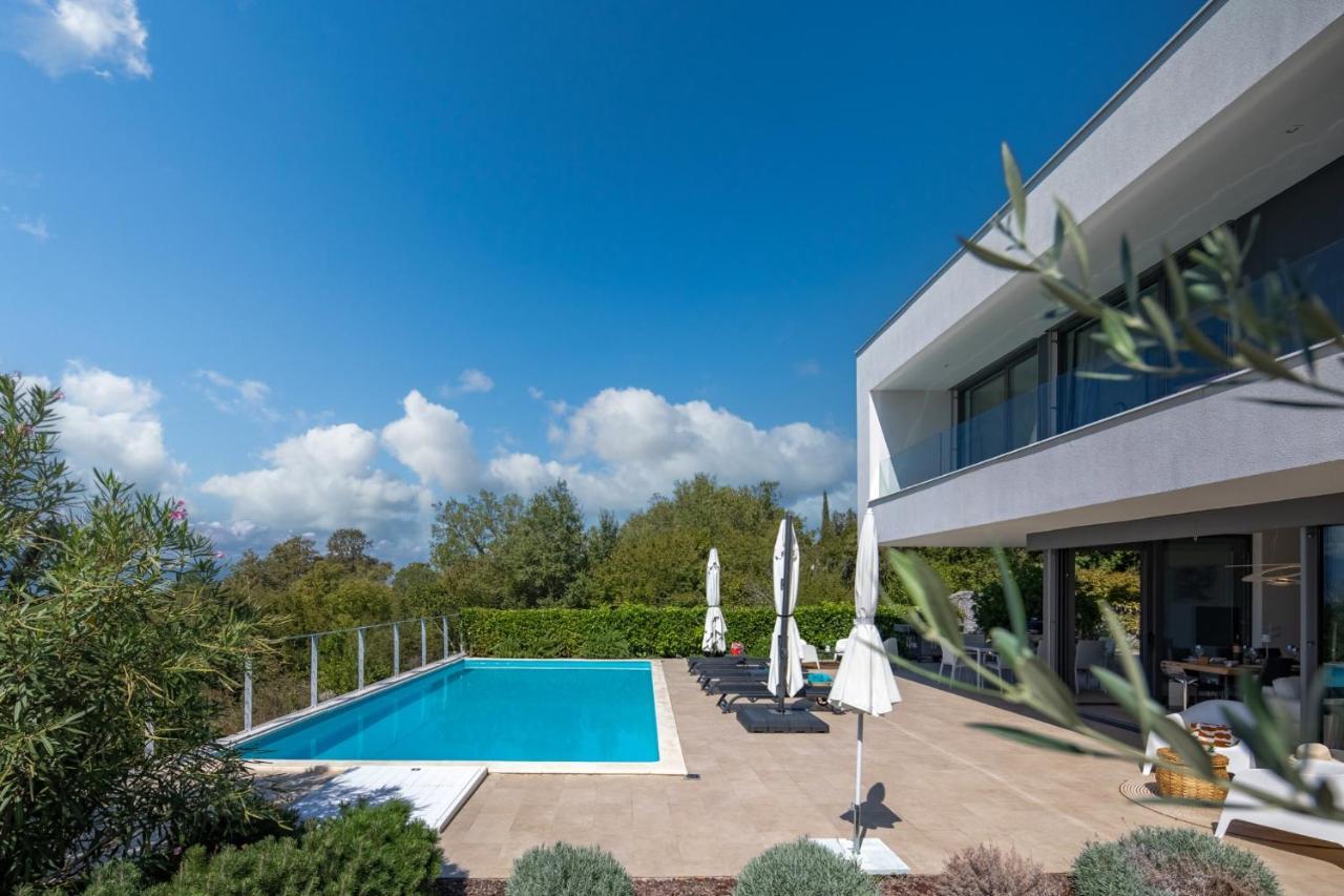 Villa Luxor With Heated Pool