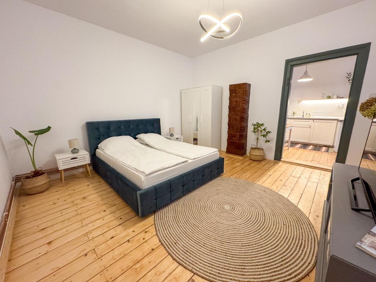 Gladiola Yard Apartment