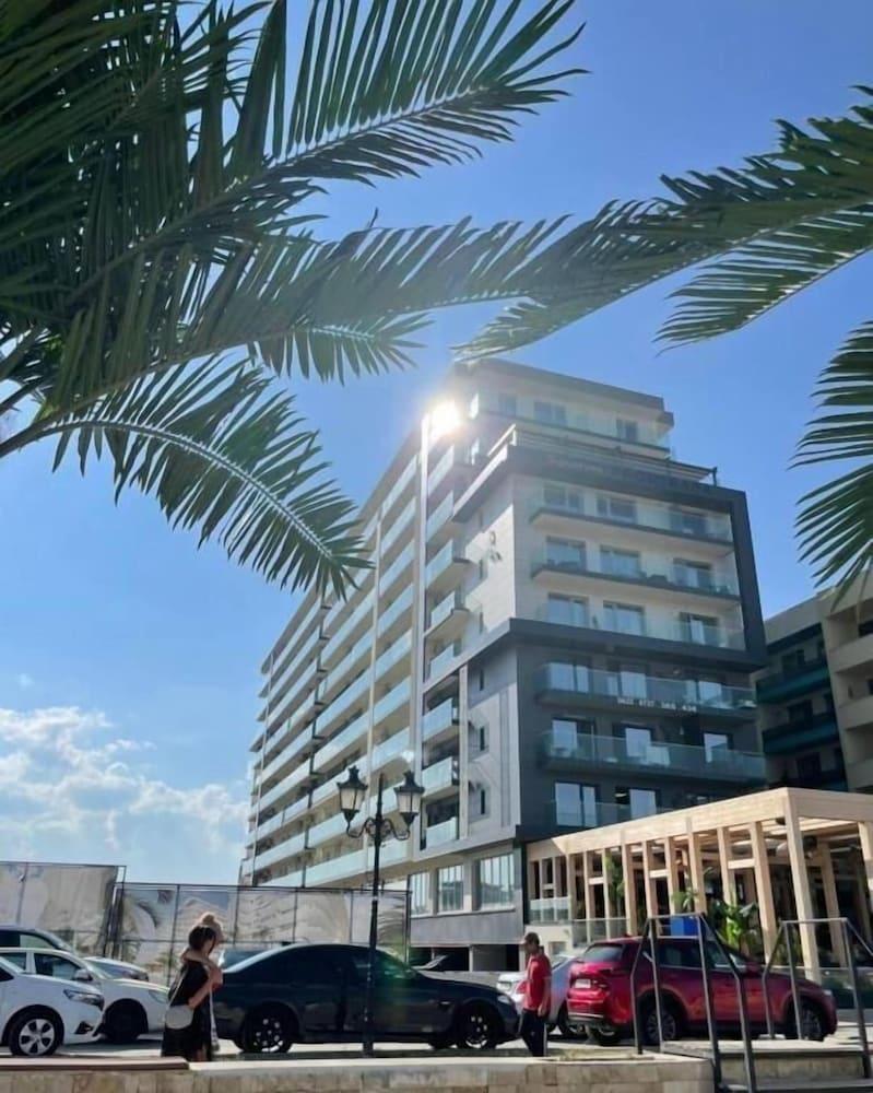 Signature Promenada Hotel Apartments 2
