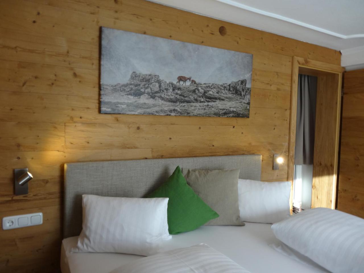 Bhome Gastehaus B & B / Apartments