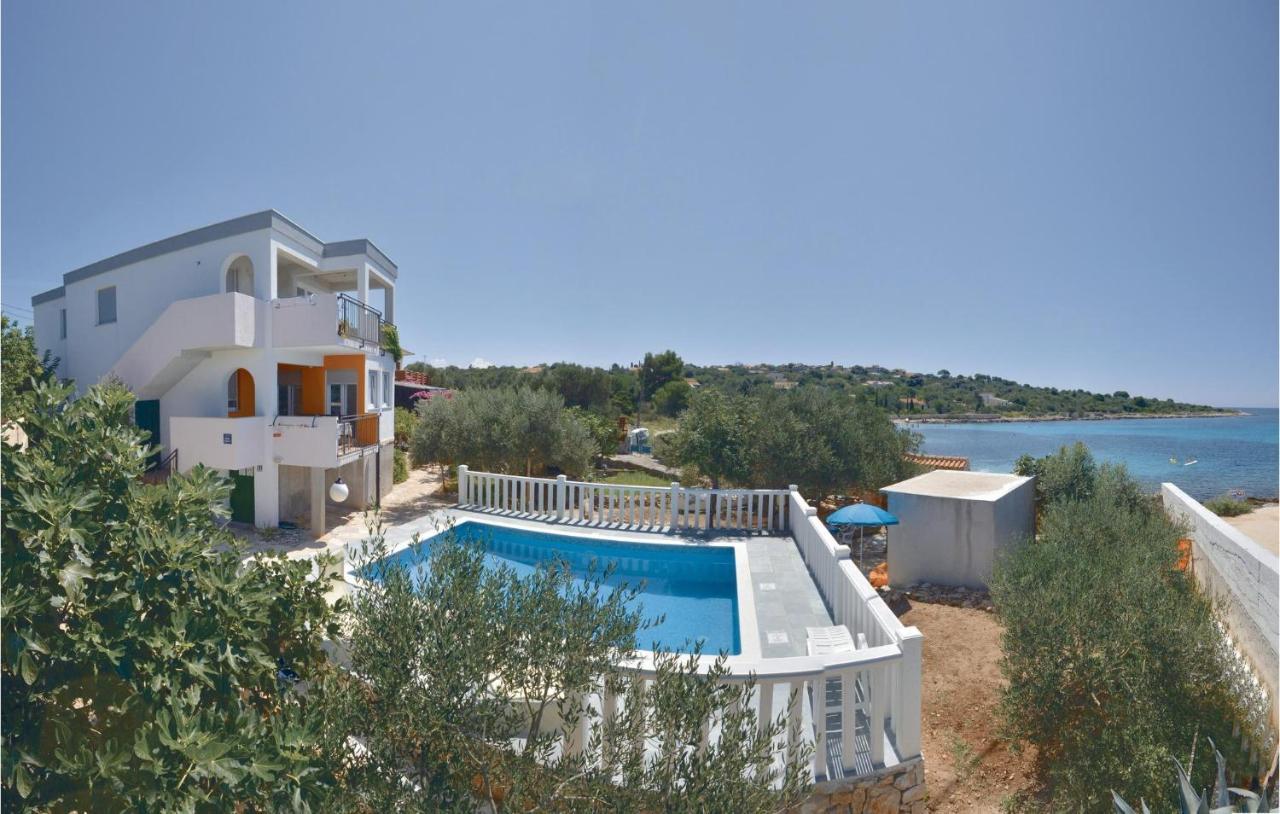 4 Bedroom Nice Apartment In Drvenik Mali