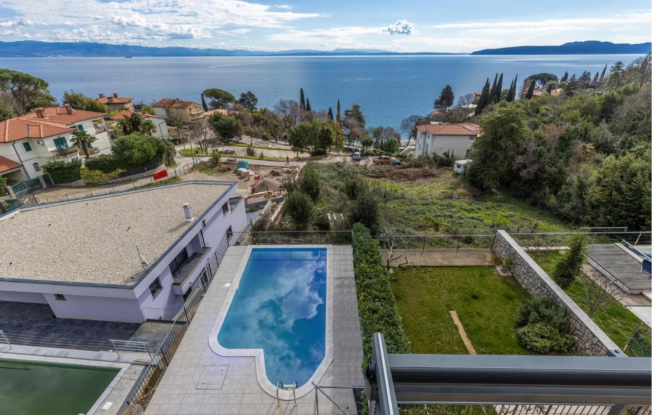 3 Bedroom Stunning Apartment In Lovran