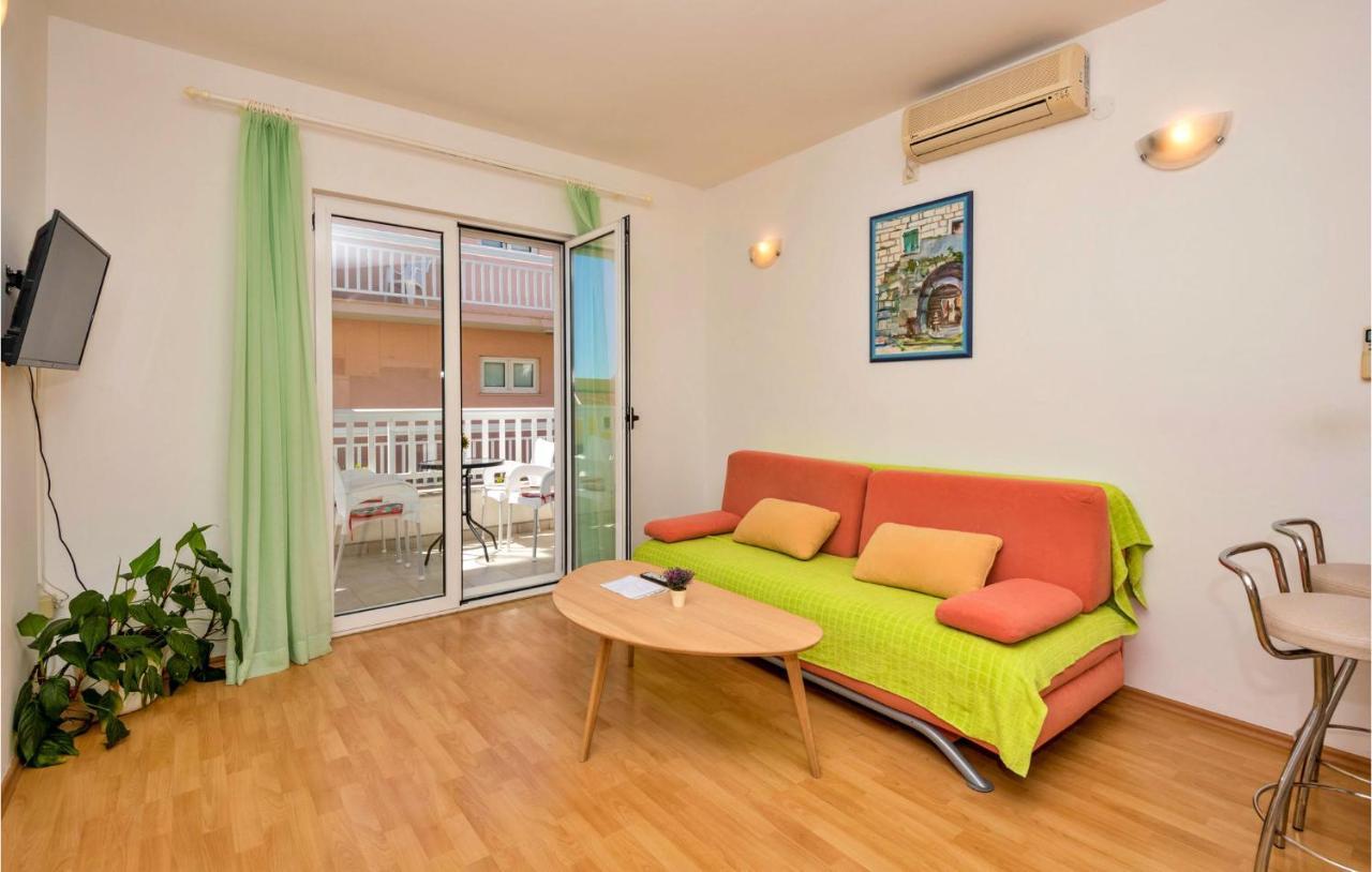 Lovely Apartment In Makarska With Wifi