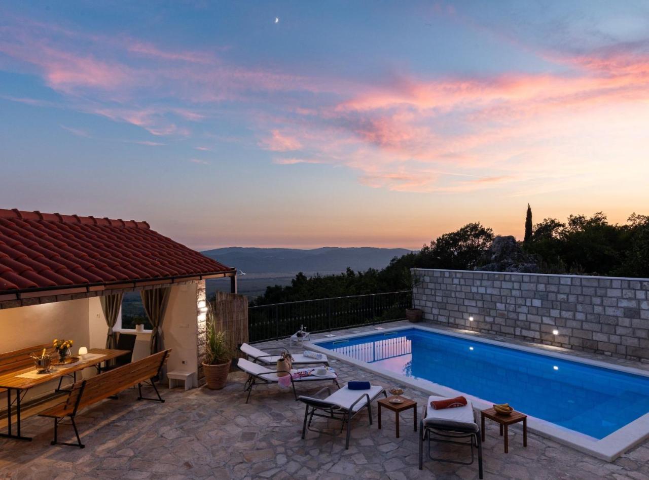 Apartment Source With Private Pool