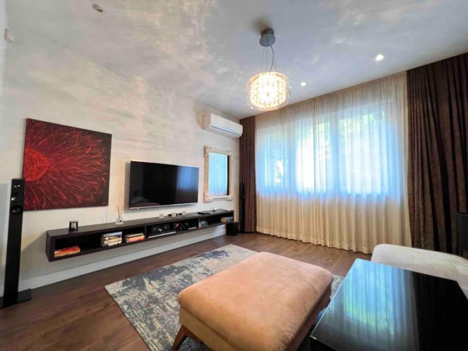 Perfectly Sumptuous Centre Apartment, 2-minute Walk From Vitosha Boulevard