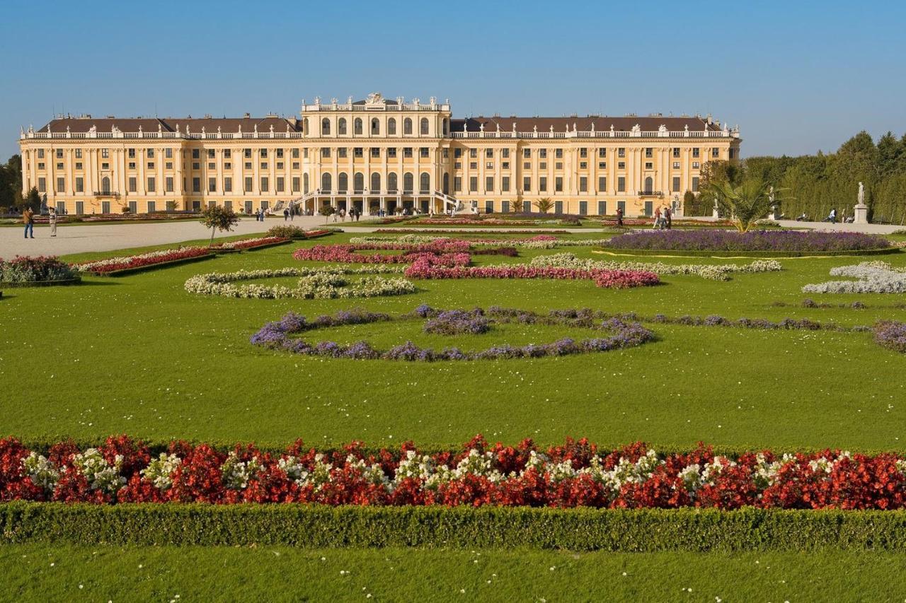 Schonbrunn Way