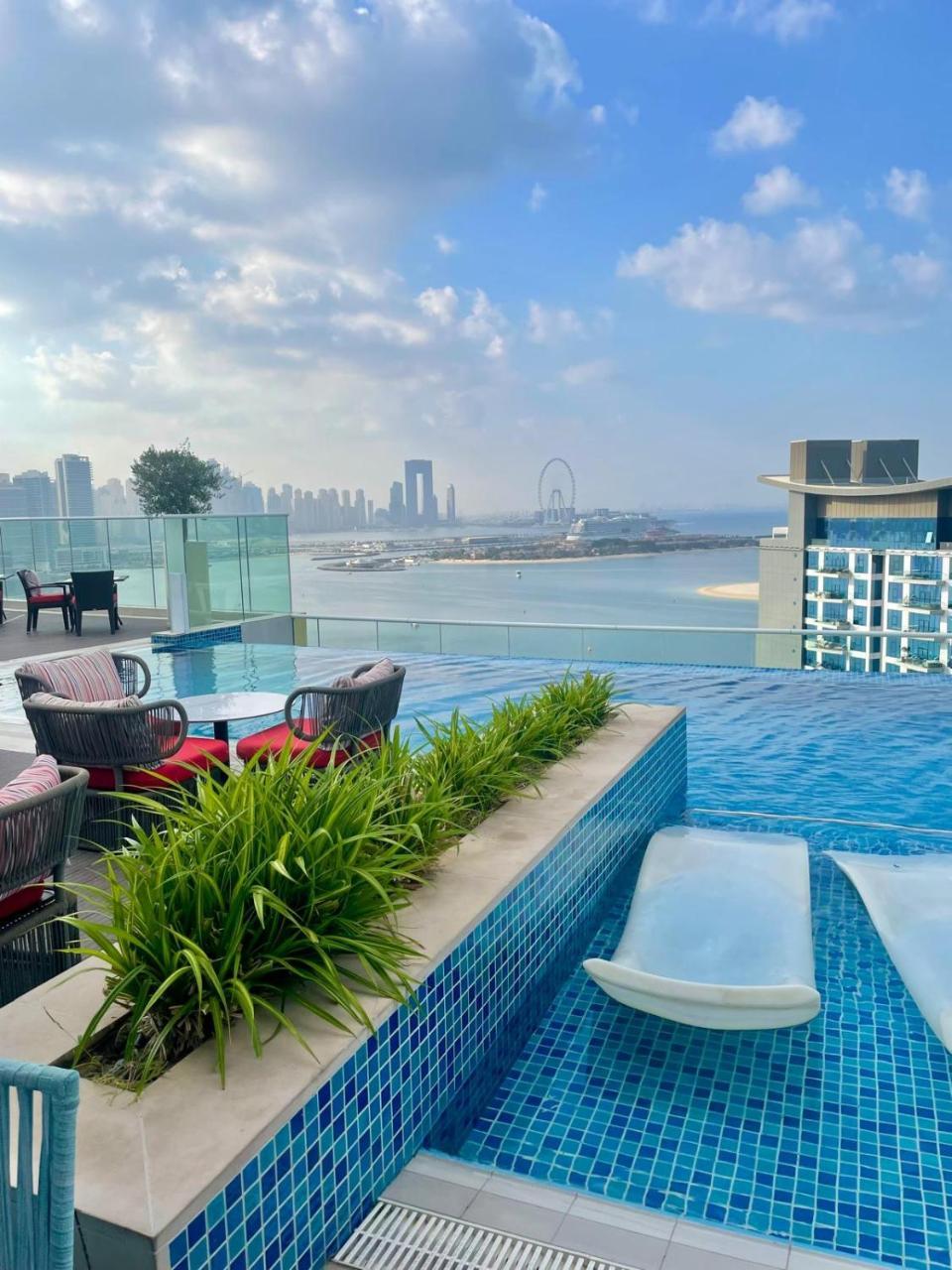 Great One Bedroom Apartment with Infinity Pool