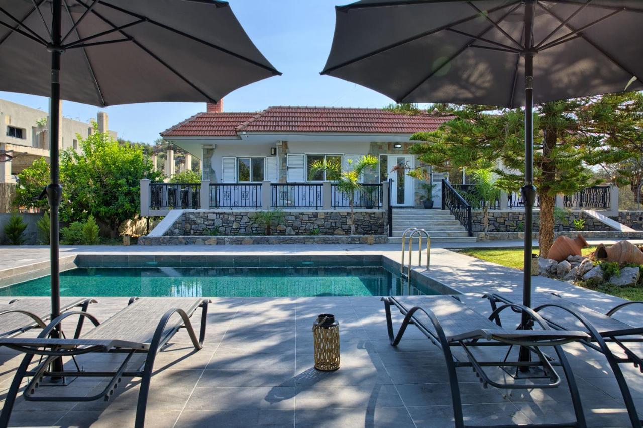 S & T Villa