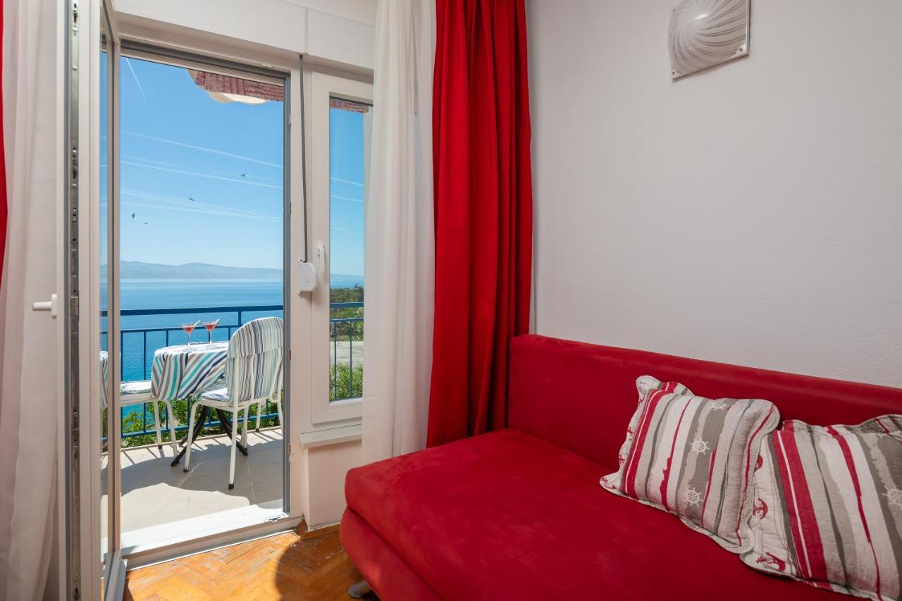 Caleta Seaview Suites Pool & Jacuzzi