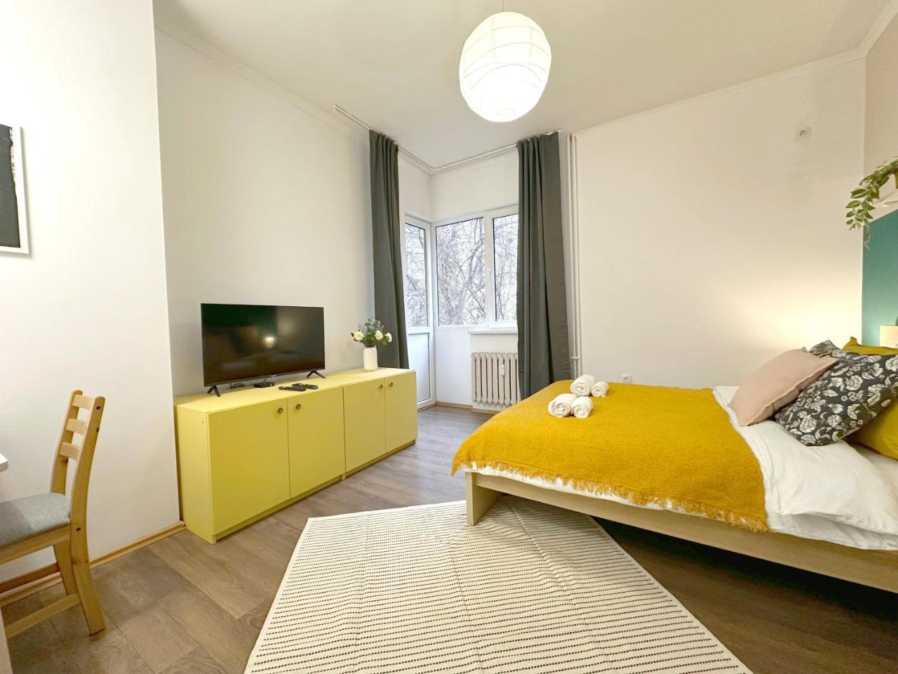 Aurora Abode Top Center 1 Bdr Fast Wi-fi