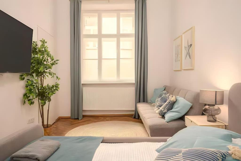 Next To Augarten, Gorgeous Interior Close To Inner City