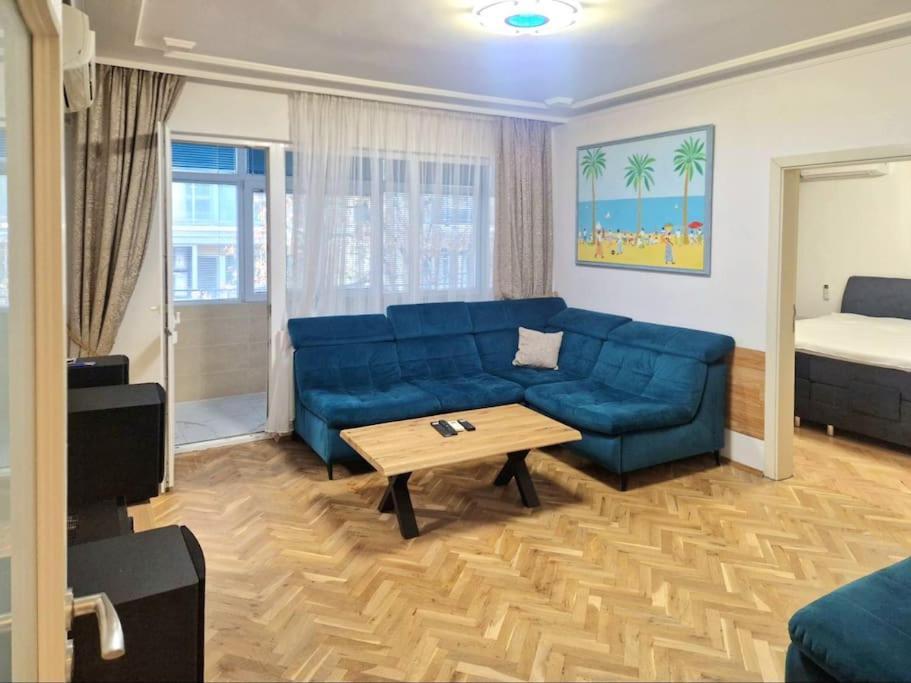 Luxury & Comfortable Central Apartment With Parking