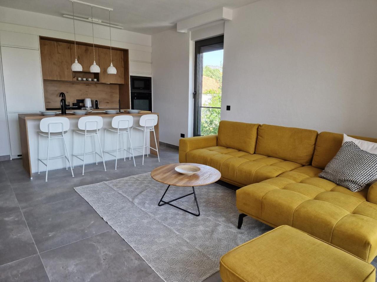 Cameleon Orebic Beachfront Apartments