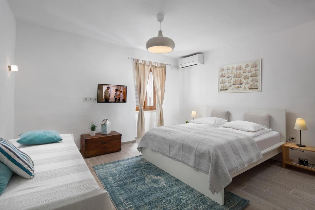 Porpor Apartments In Old Town by Irundo
