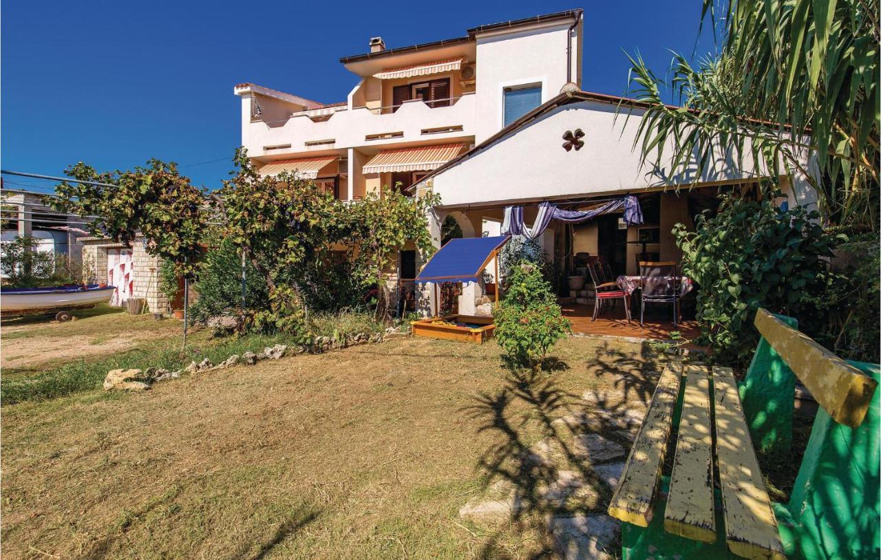 1 Bedroom Nice Apartment In Dinjiska