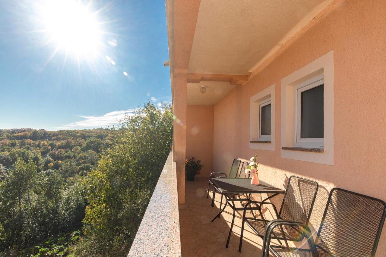 Apartments With Pool Ivana Krk