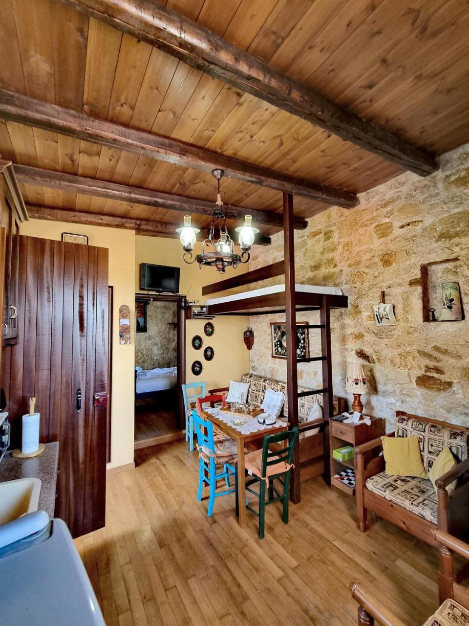 Virginia Peaceful Traditional House