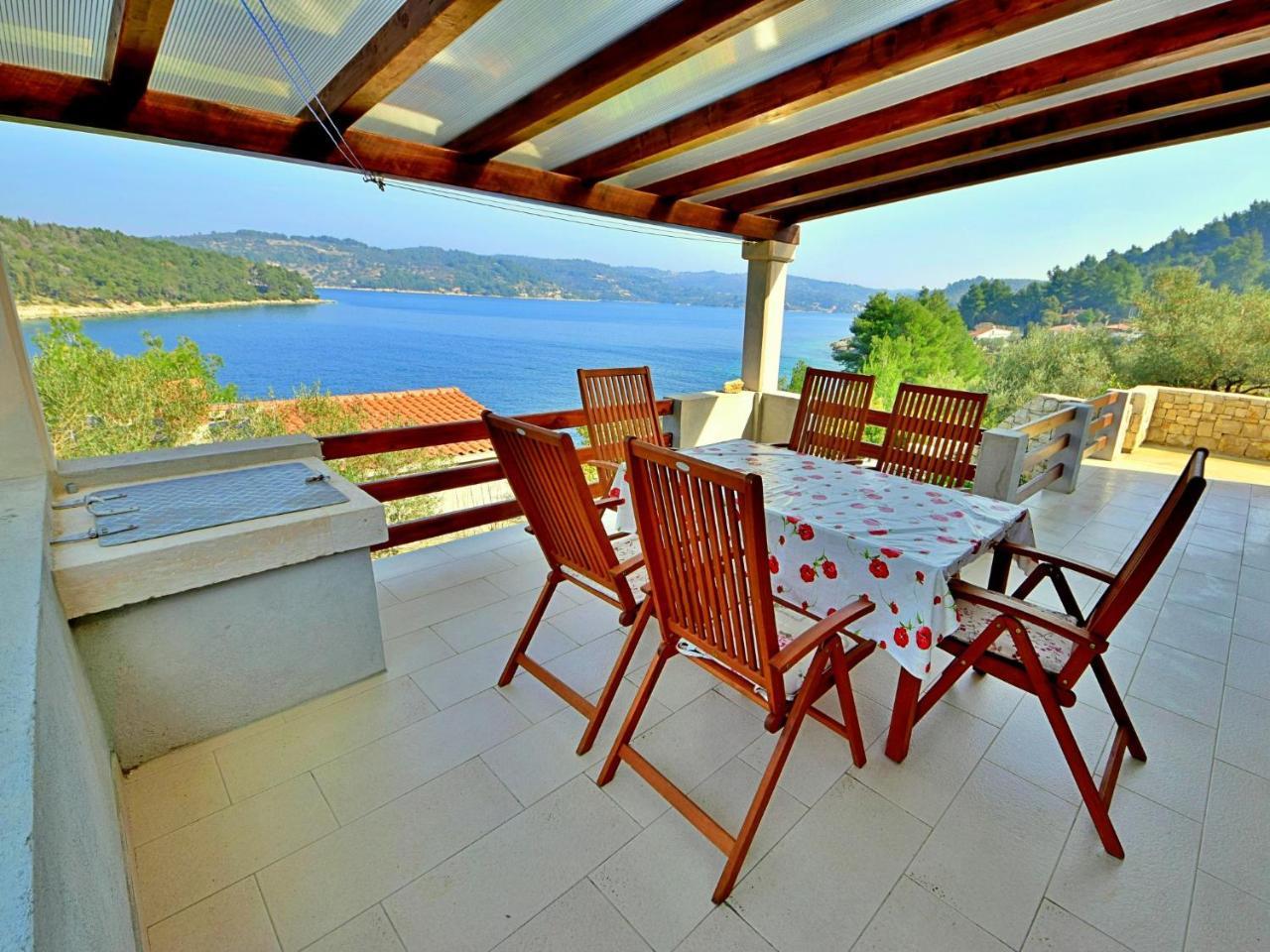 Holiday Home Flora by Interhome