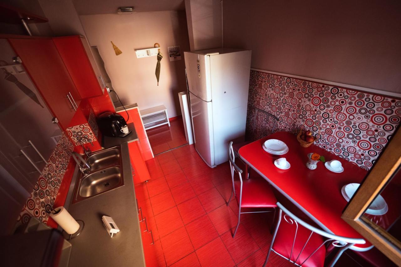 Rouge by G /centrul de Afaceri & Stadion