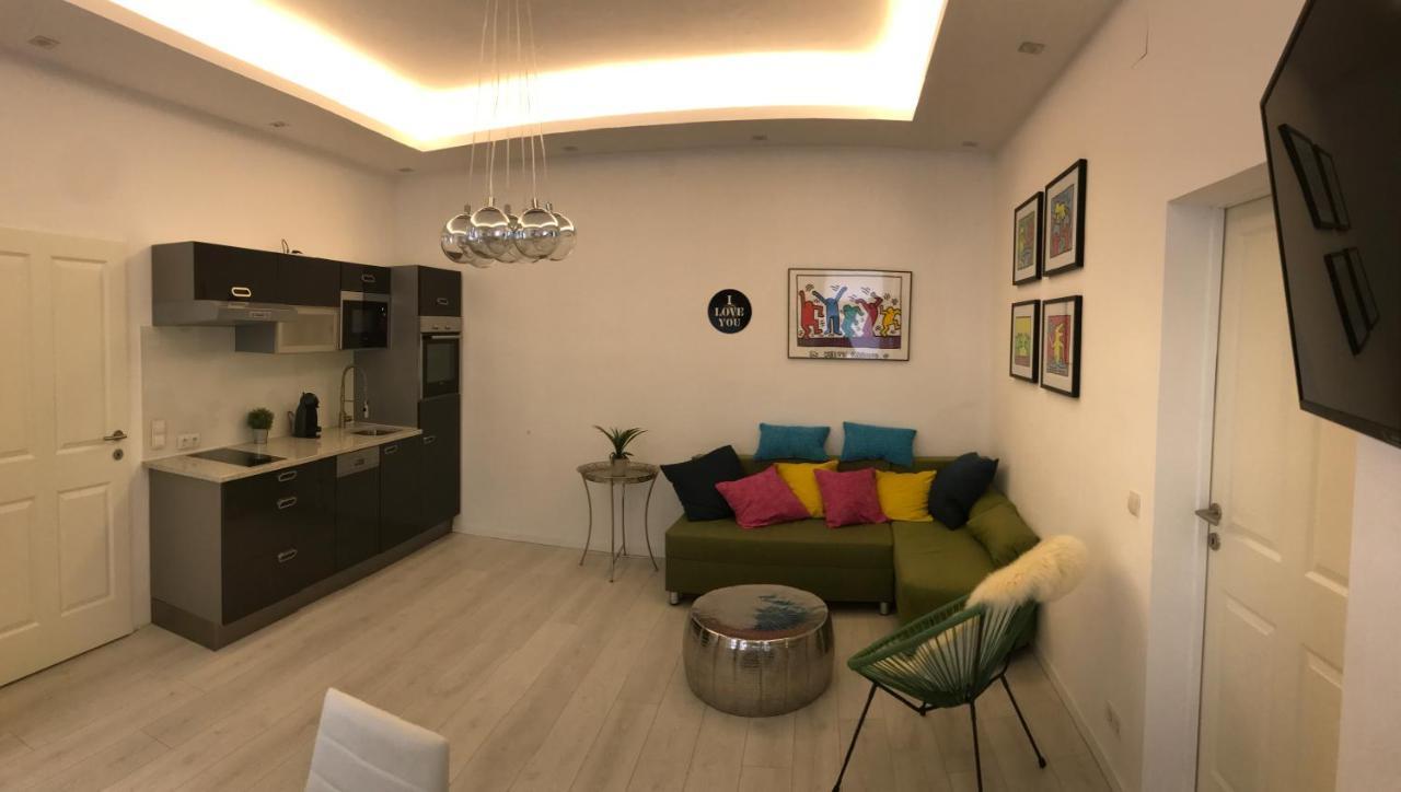 Modern City Apt, Next To Metro