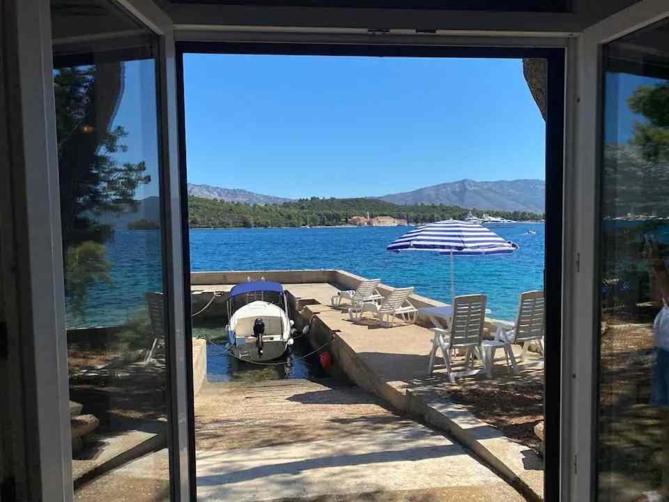 Seafront Studio Apartment Villa Laura