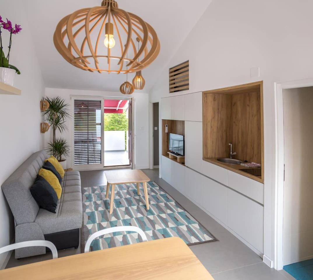 Apartment For Six People Jezera