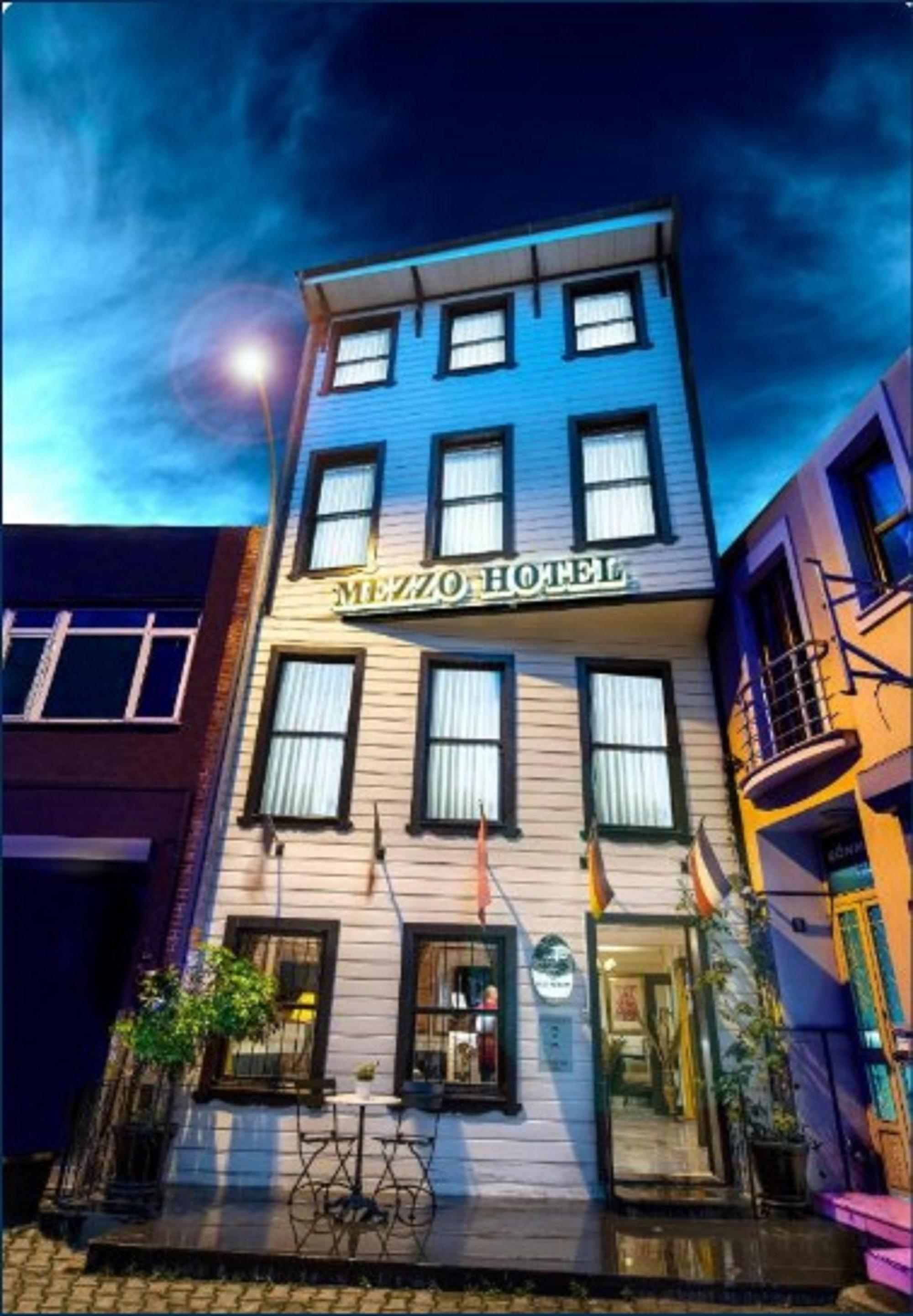 Mezzootel