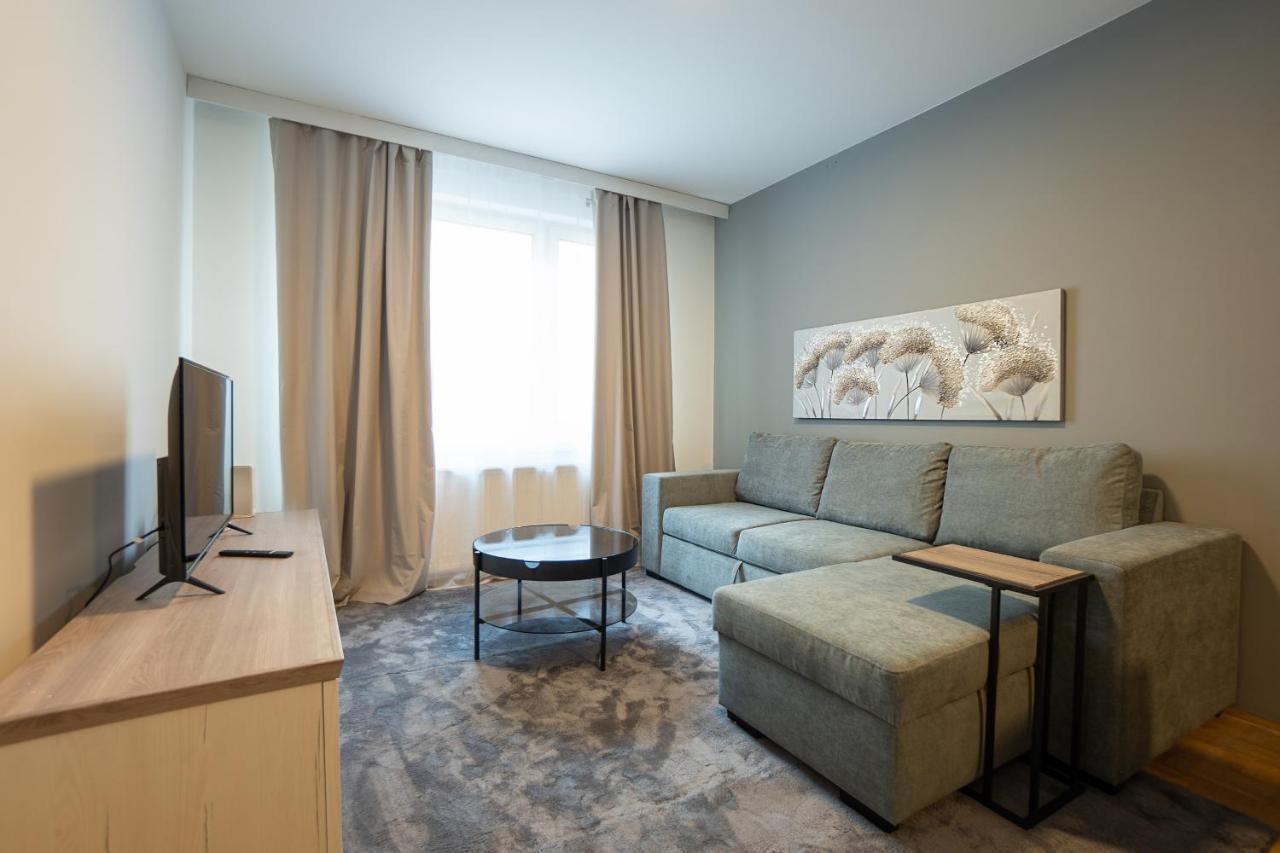 A Spacious 3-bedroom Apartment With King-size Beds Is Located Within 5 Minute's Walk From The Prater