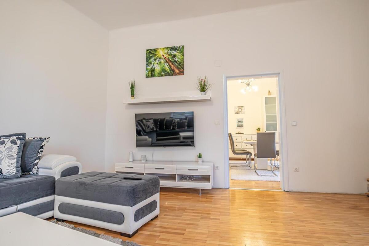 Cozy 2br 1lr Apartment Next To Villa Gustav Klimt