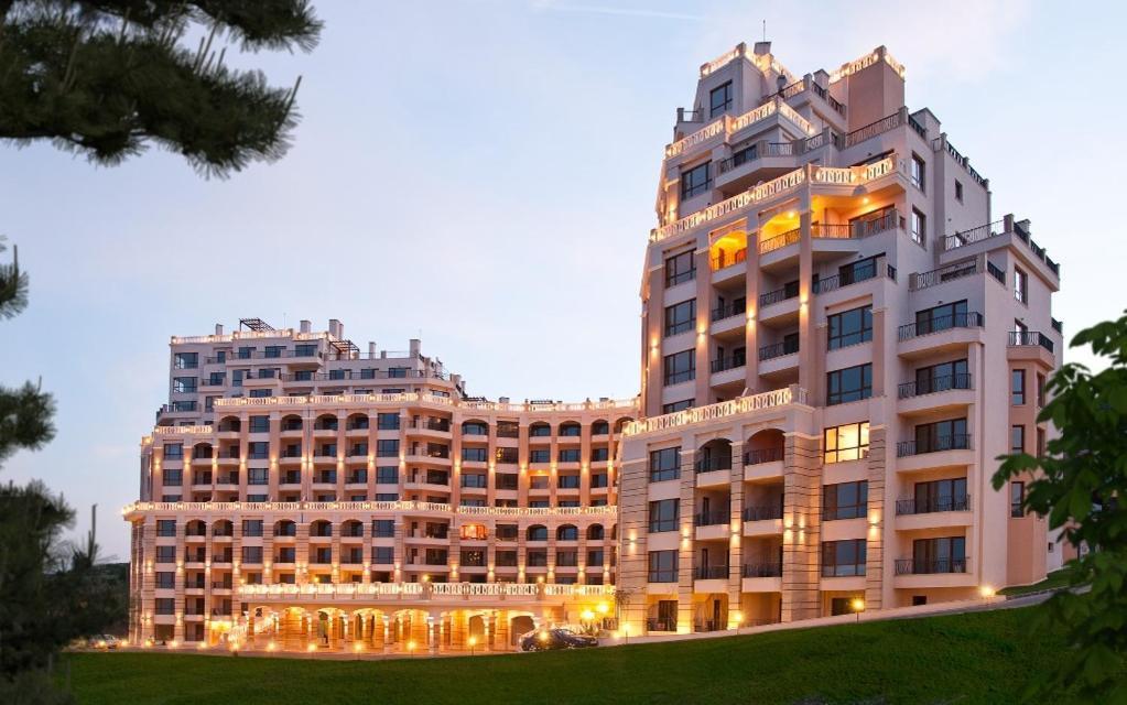 Na Moreto Plazh Kabakum,varna Dvustaen S Parkomqsto