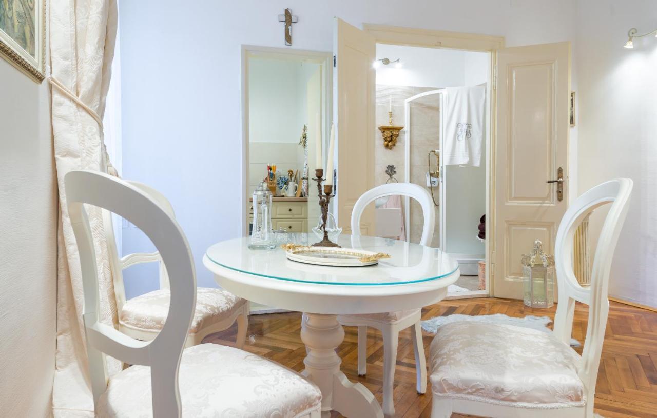 Elegant & Enchanting Apartment At Old Town Entrance