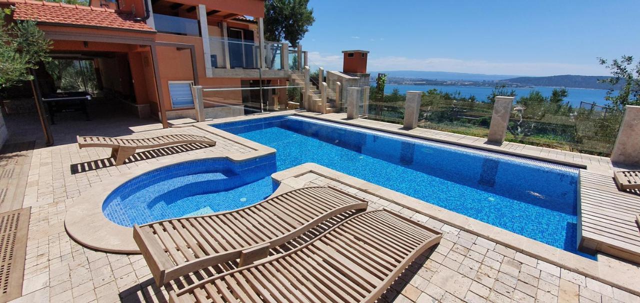 Villa Lkl, Heated Private Pool, Secluded & With A Great View