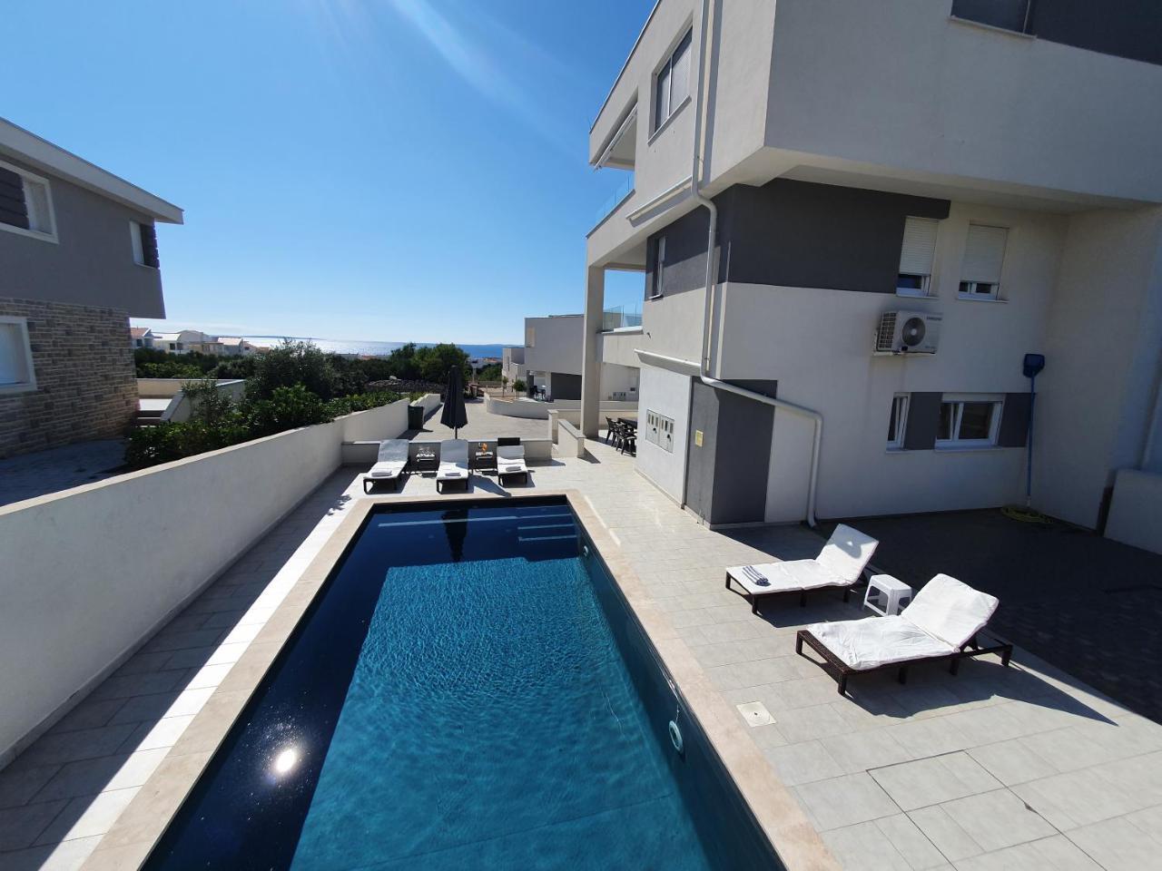 Seastar Luxury Apt With Private Pool & Sea View