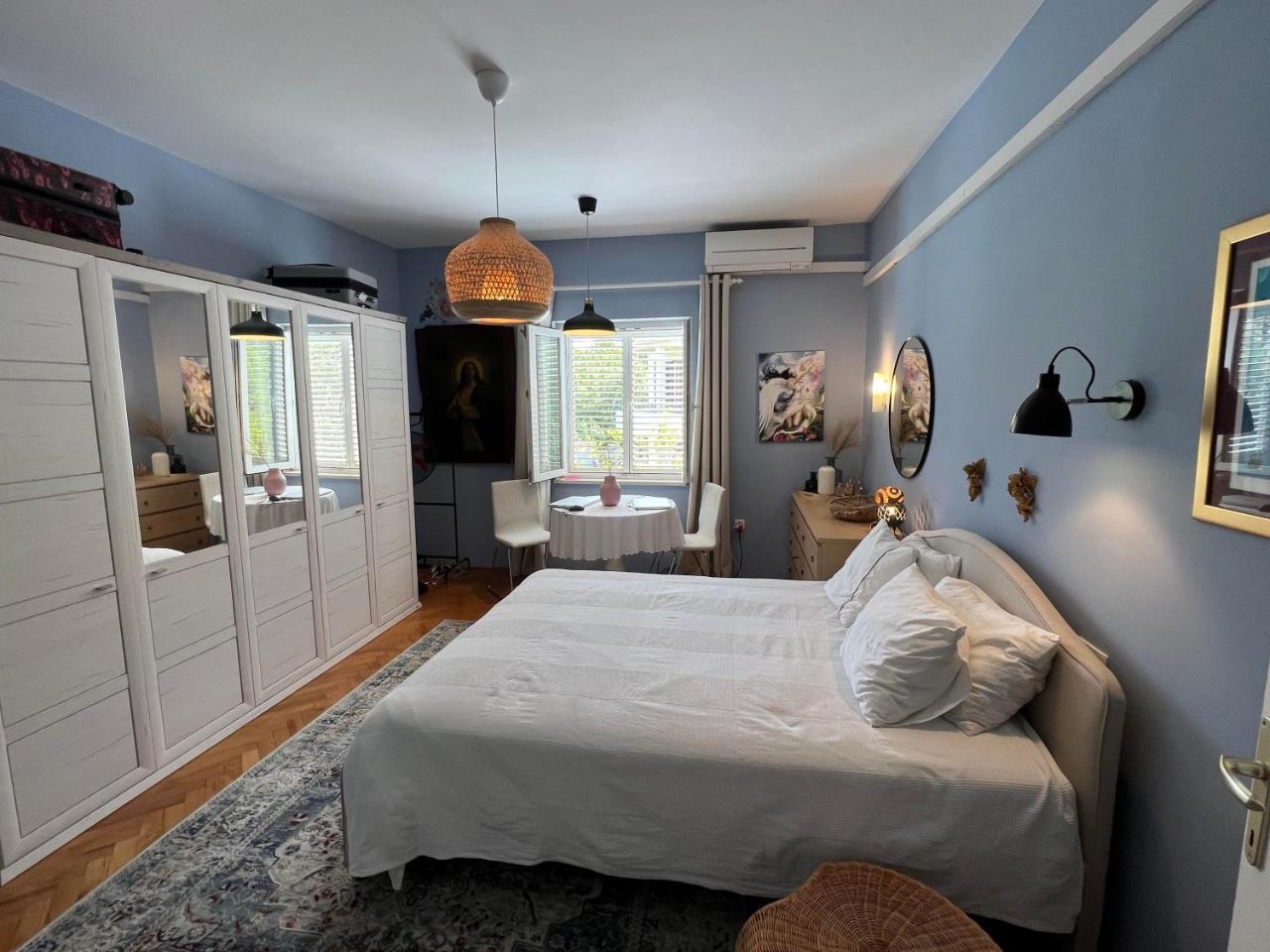 Blue Room & Private Bathroom