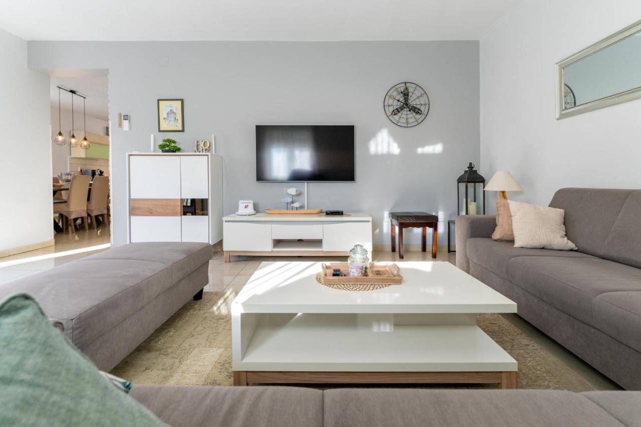 Home Holiday Petrcane