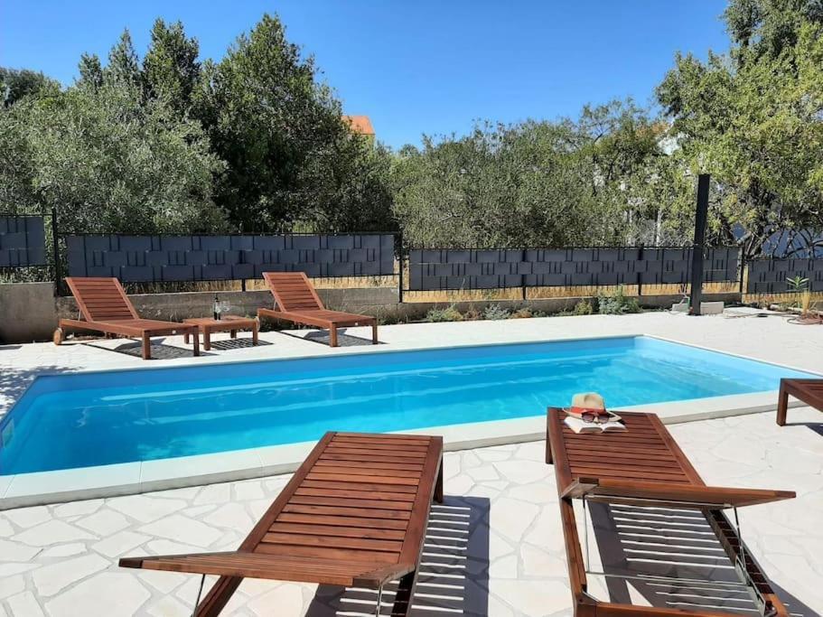 Apartment Isla With Heated Pool,center, Near The Beach