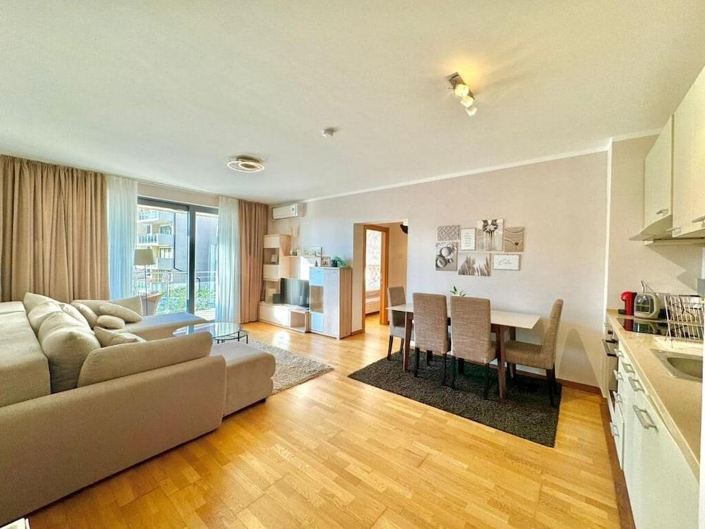 Bh One Bedroom Apartment Shared Pool