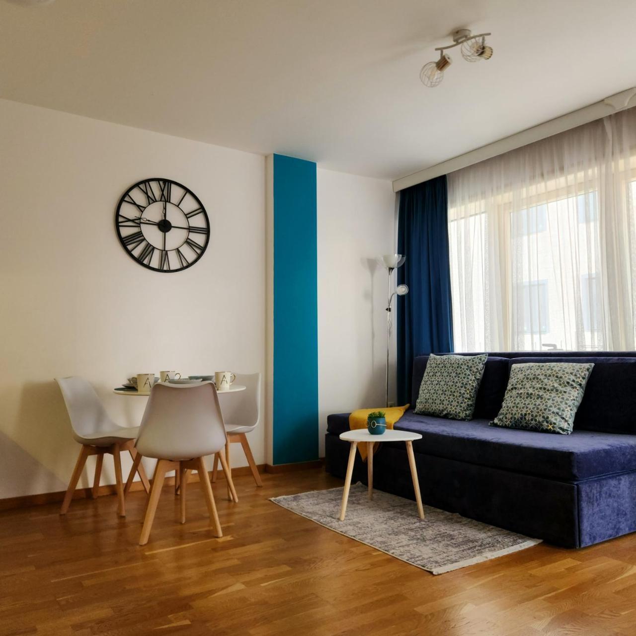 Four Views by The Sea Apartments