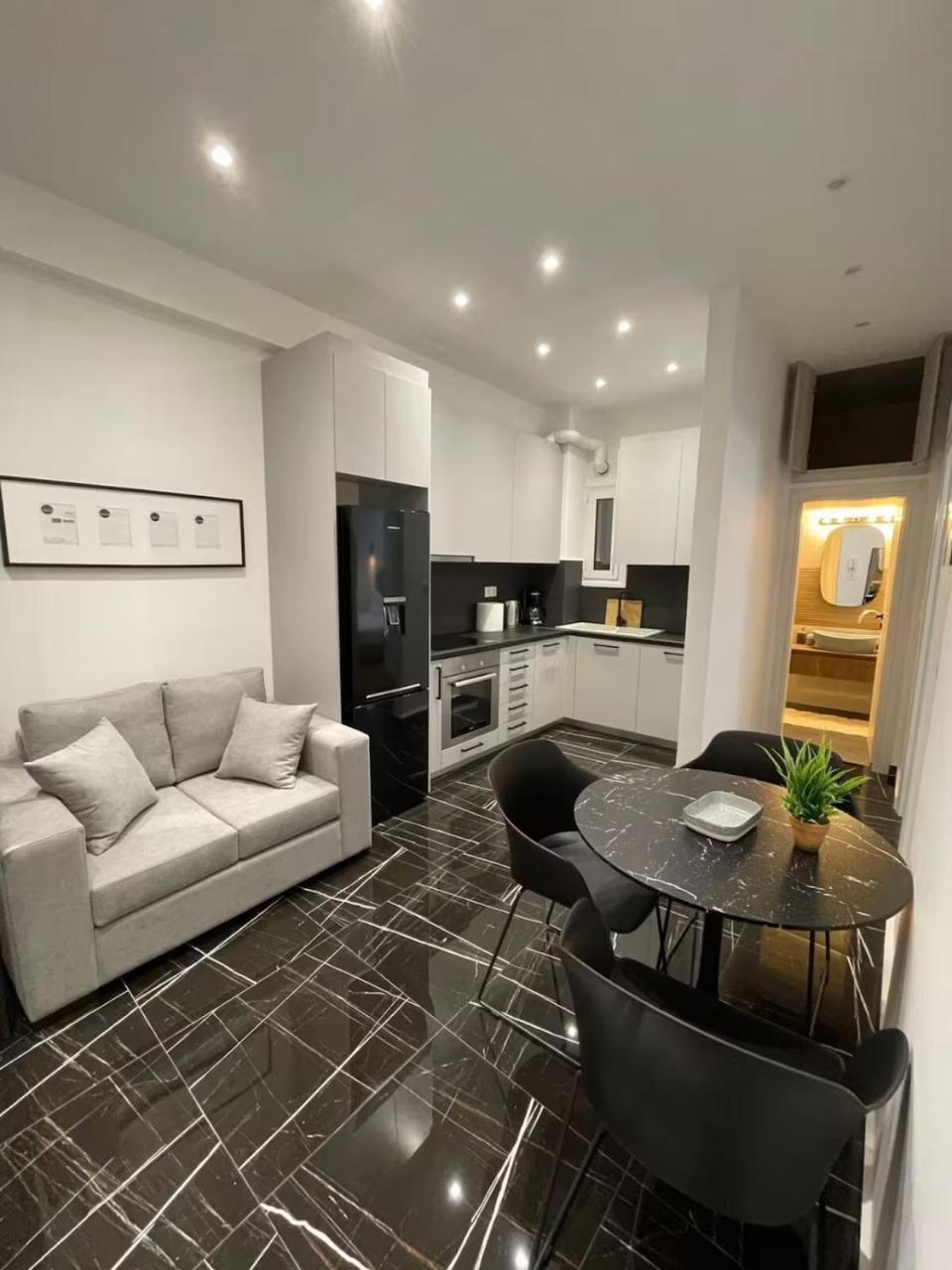 Wsd Athens Stylish 2bd Apt With City View Balcony Near Larissa Merto