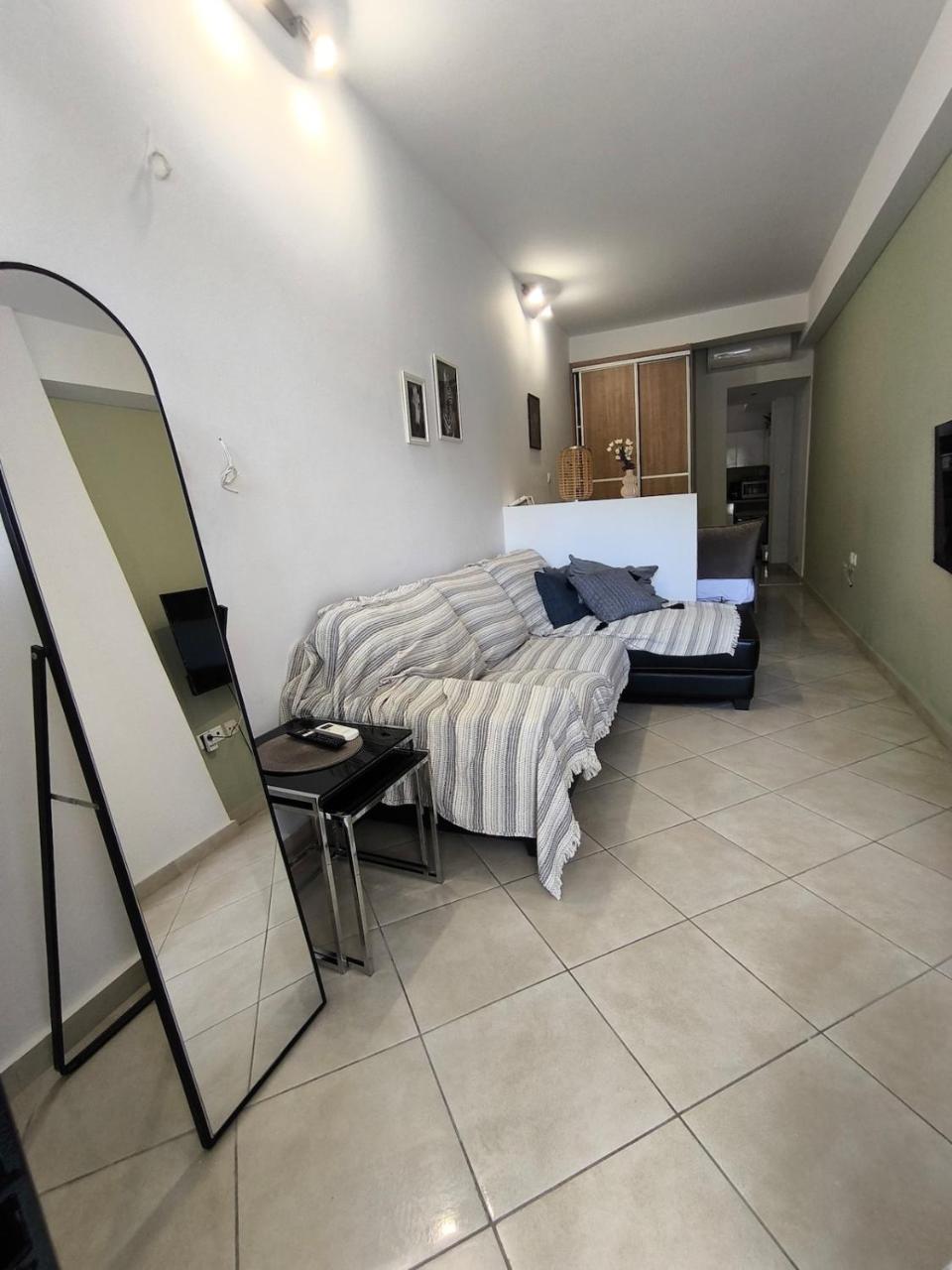 Apartment 1' To Metro 4stops To Athens 100mbps Int