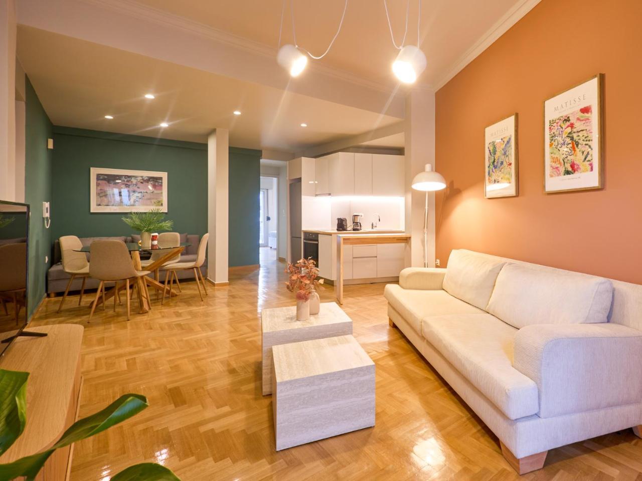 Athens 4 Min From Metro, Stylish Apt, Hilton Area