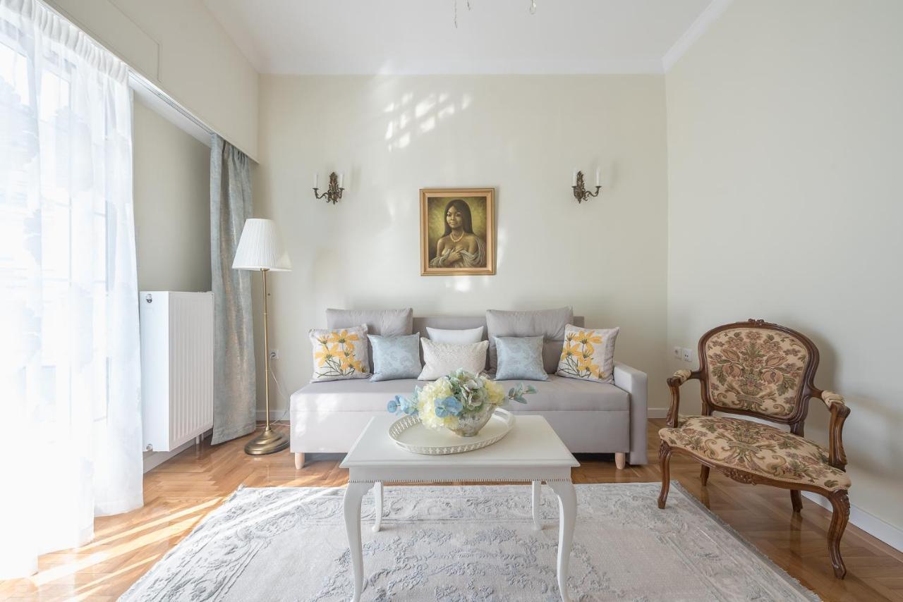 Vintage Elegance In Koukaki With Balcony