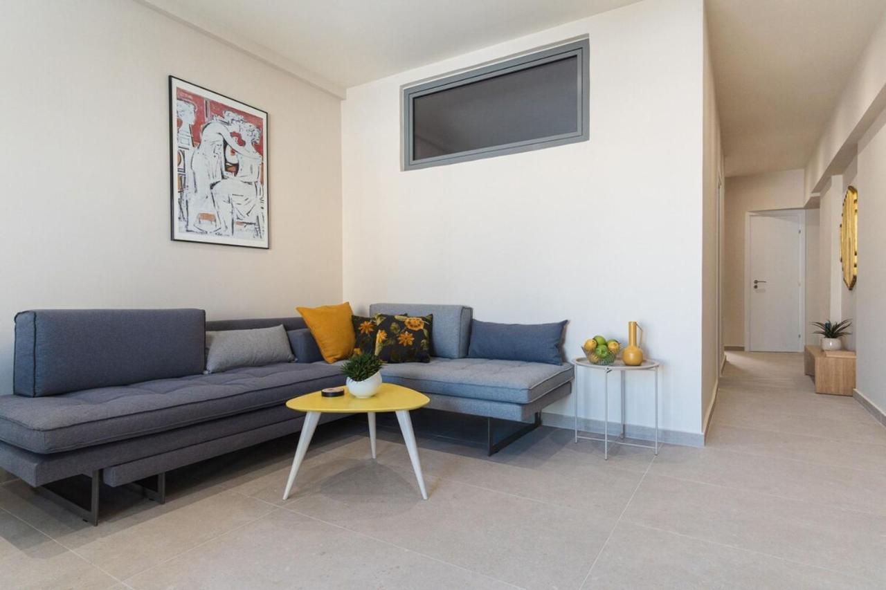 Charming Minimal Apt In The Center Of Glyfada