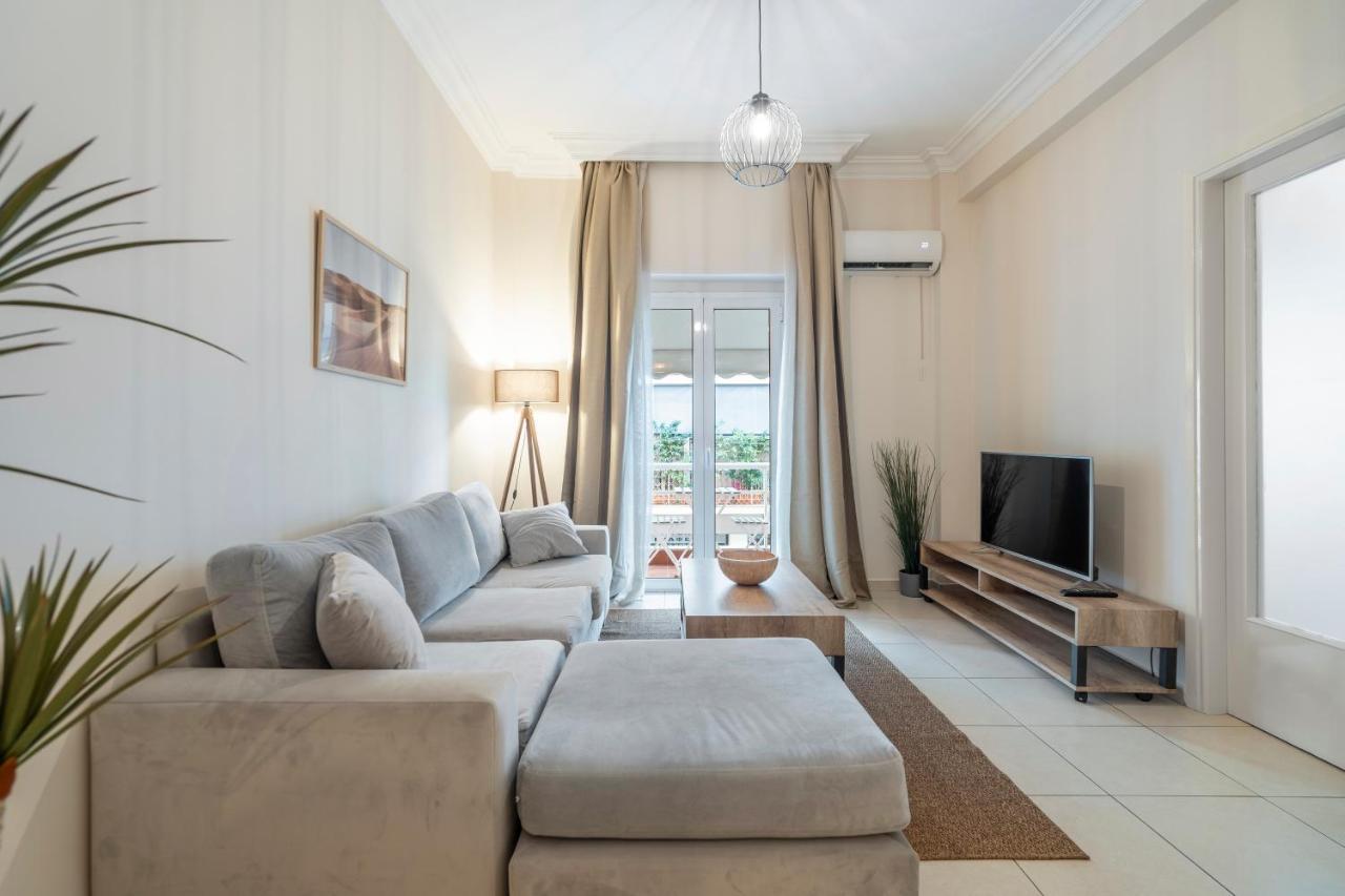 Casa Vibrant Colorful 2br Apt With Balcony In Koukaki