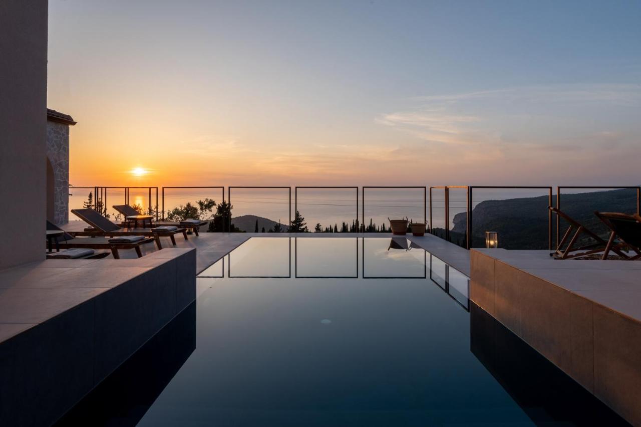 J & C Luxury Villa