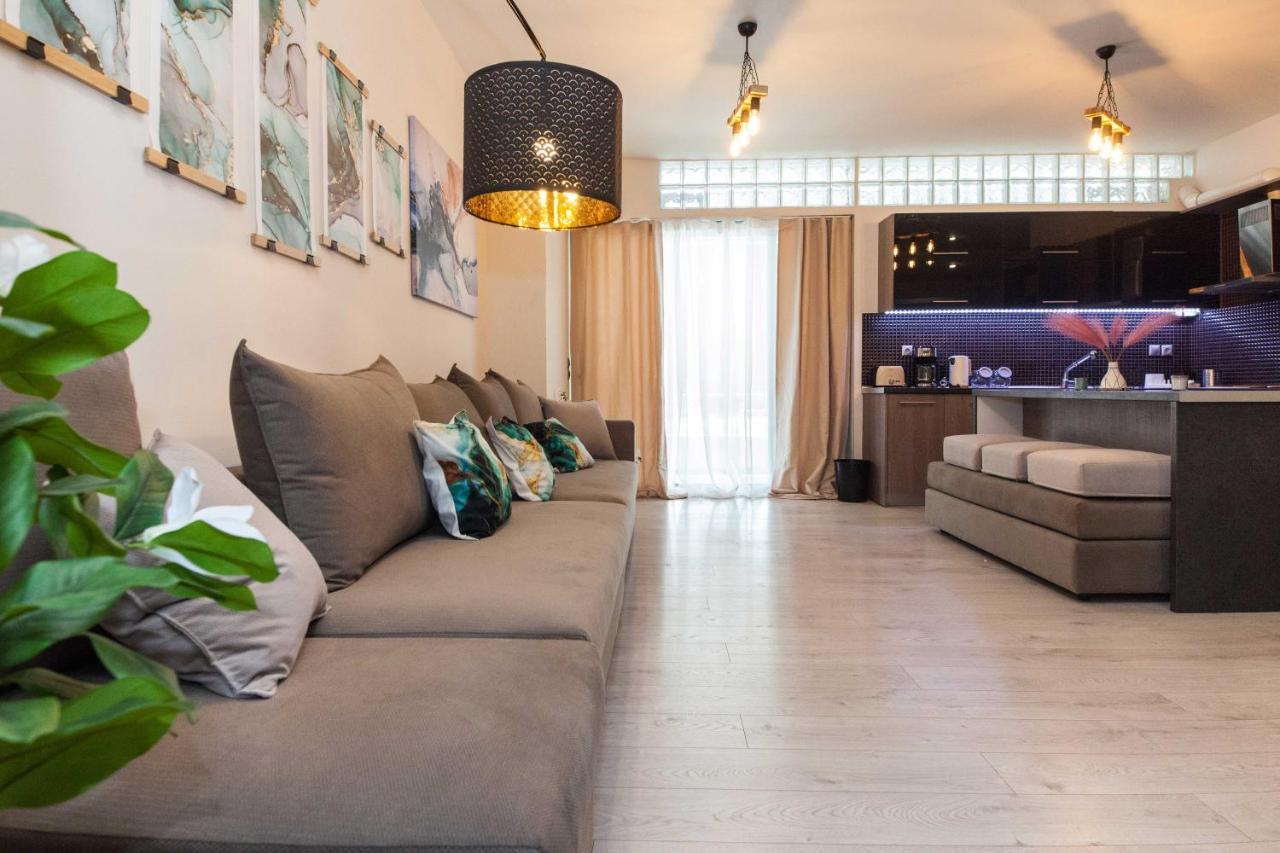 Luxurious Modern Apt In Dafni