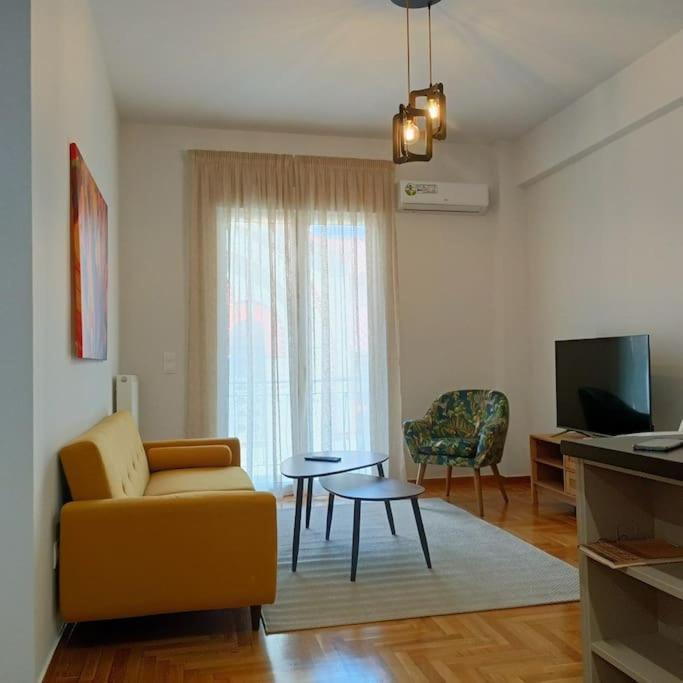 Gaya The Yellow Apartment